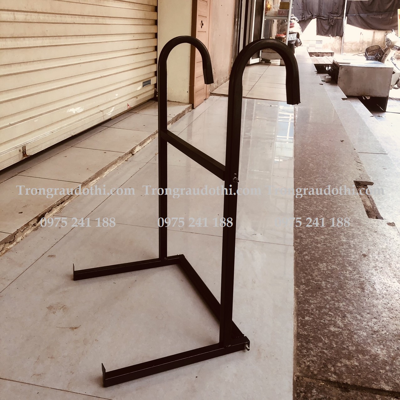 Móc treo 1 tầng màu đen cho chậu 67x24cm